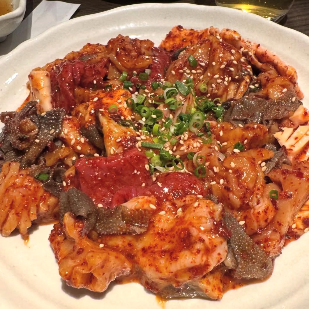 ushiyado's tweet photo. ★ご予約はTELにて確認下さい。

『ホルモン盛り合わせ・辛口』

#牛宿 #板宿 #神戸 #神戸市 #須磨区 #焼肉 #肉 #和牛 #ホルモン  #yakiniku #wagyu #beef #神戸グルメ #板宿グルメ #肉処牛宿 https://t.co/NZKtbIIlHa