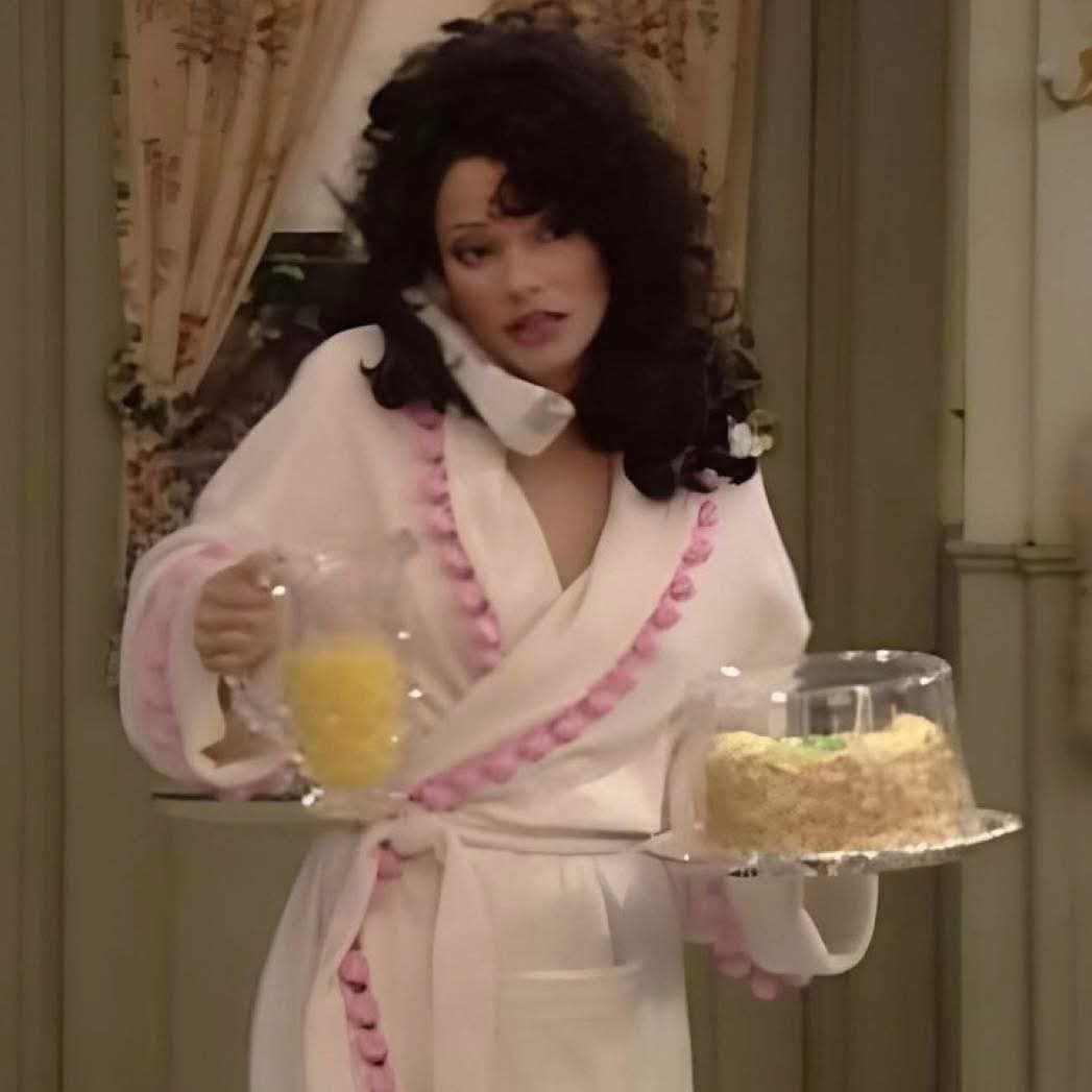 Yo cancelando planes para quedarme viendo una serie y comer algo en mi casa.