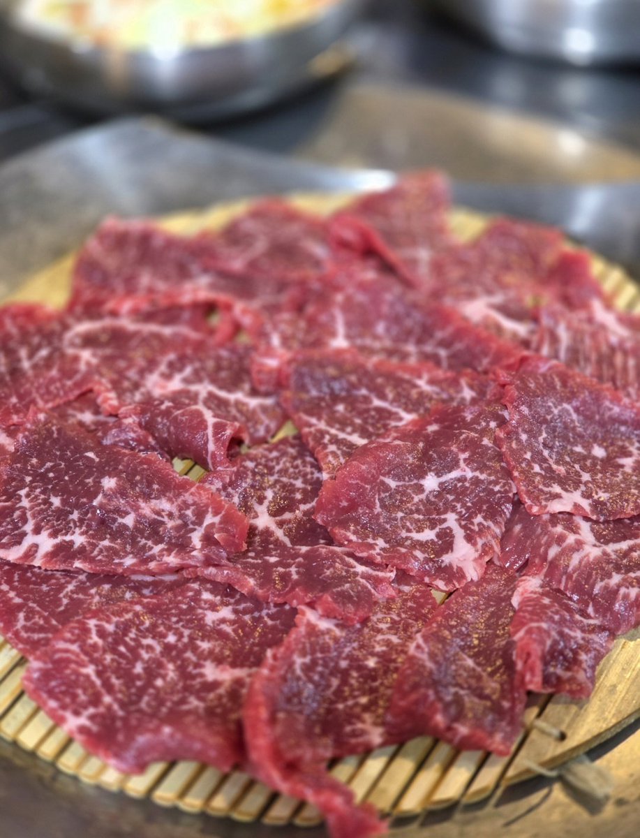 msRobin__'s tweet image. 이날 처음 들었다. 에세머 타임 ???🤨🤨🤨

차가 잔뜩 막히는 불금 정작 경기 도민 셋만 서울의 약속 장소에 정시 도착

펨들도 안늦었는데 지각한 서울사는 멜 둘 잔뜩 억울한 표정으로 원래 에세머들은 기본 1시간씩 늦는다는 에세머 타임을 주장 ???

원래 에세머의 벌칙은 더 가혹하지 않나?🤔🤔🤔