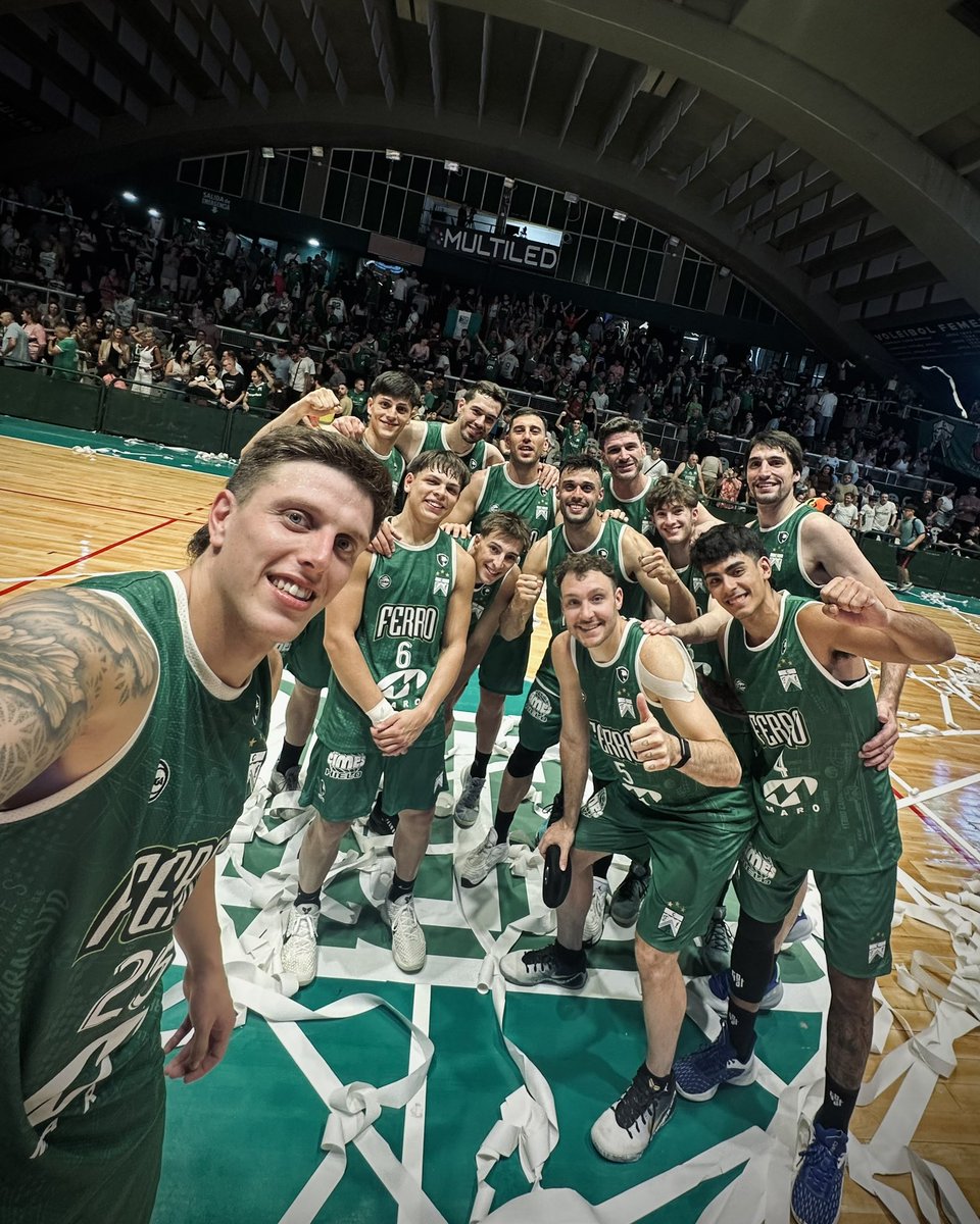 ferrobasquetok's tweet photo. 🥳 Que fiesta se mandaron eh

😉 ¡Ellos en la cancha y ustedes en la tribuna! https://t.co/R3cTSk9Fc9