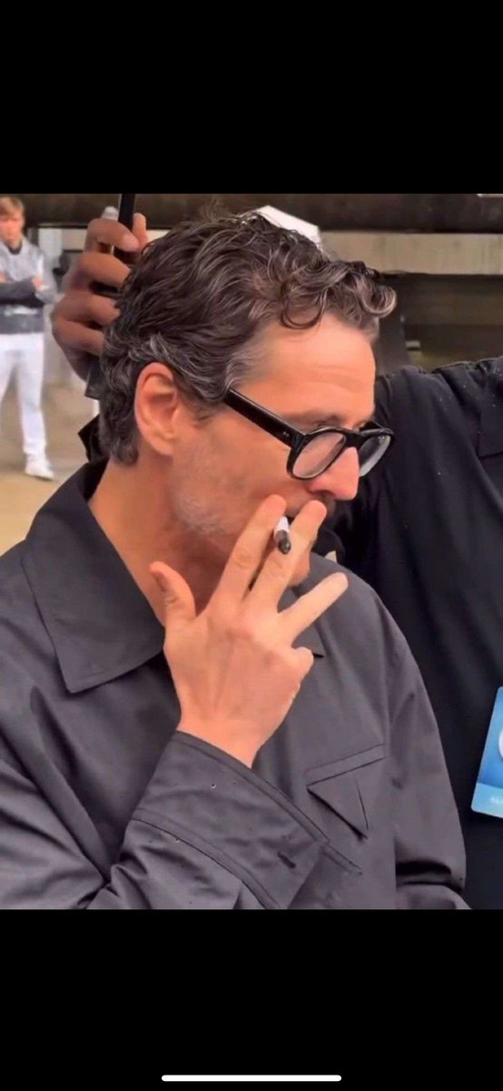 _Pascalispunk__'s tweet image. It's just a pen honey haha!