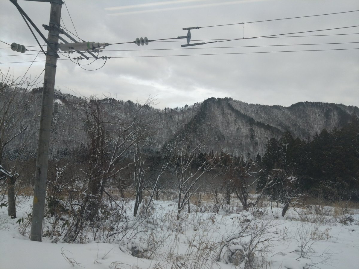 雪景色は、暖かいところで見るからこそ風情を感じる。外では寒すぎて見