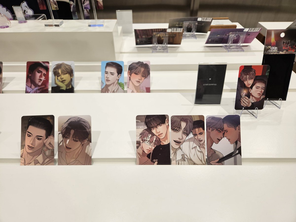 011594HY's tweet photo. 레봄 조개소년 굿즈 실물 타래 (1)
~사진 대충 찍음 주의 ~ 

포스터
조개소년 발화 컬포 https://t.co/T3rC5yn1C1