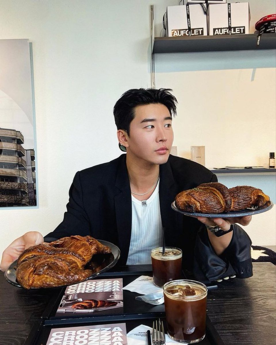 adamnilsenn's tweet image. Adam, bukan manusia pertama di bumi. Tetapi dapat hidup abadi. Sudah melupakan perihal usianya dan masih terlihat muda kan?

Hidup berpindah setiap tahunnya, bagaimana denganmu? Sudah nyaman dengan tempat tinggalmu?