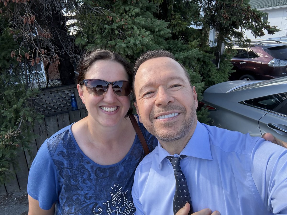 melissav0202's tweet photo. @DonnieWahlberg Looking forward to watching #BostonBlue tonight, especially because it was the episode you were filming when this photo was taken! https://t.co/Z7fzDItUap