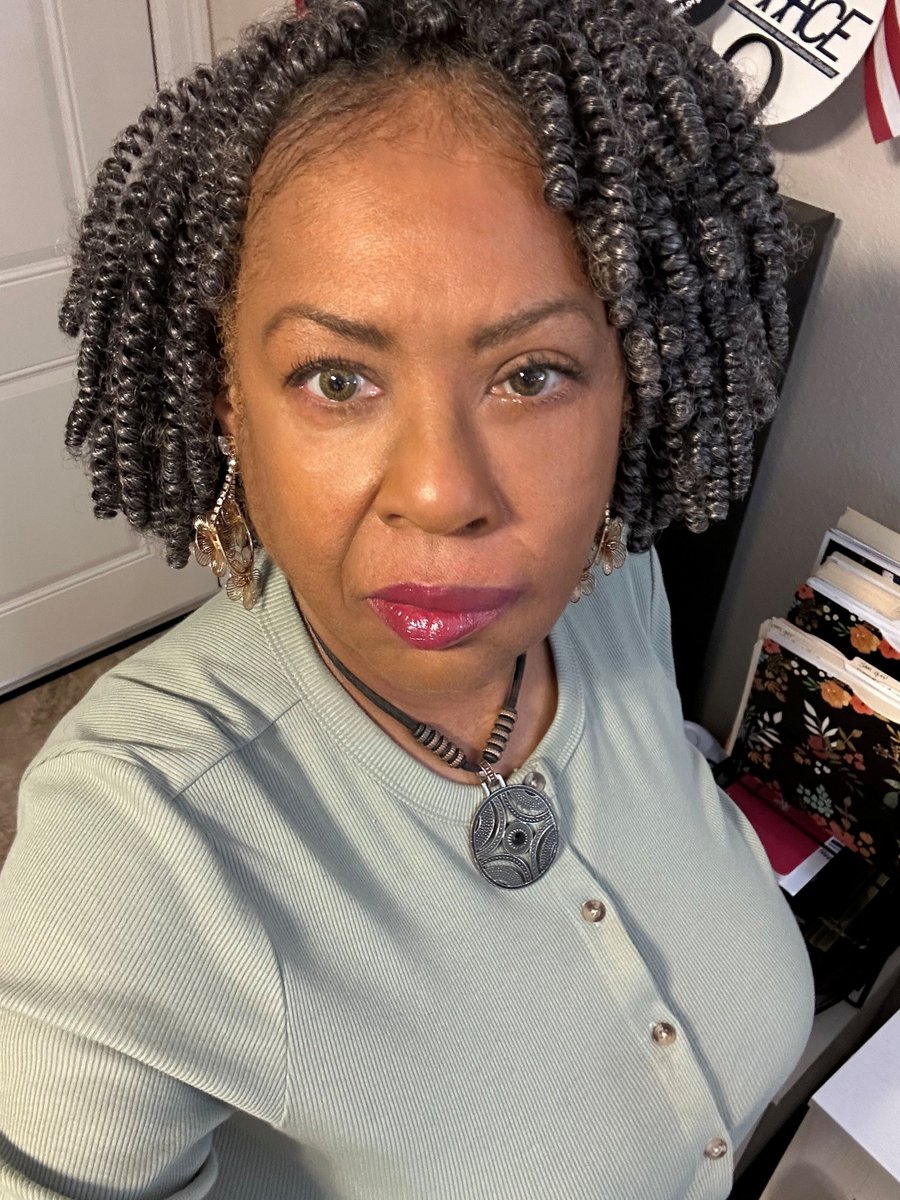 DrRetweets's tweet photo. Celebrating🙌🏾my first semester as an Assistant Professor @TAMU. It's been such an amazing ride. I'm excited to travel home for Christmas🎄☃️& New Years🎉Thank you🙏🏾Father God for Blessing me and my family. I'm grateful for the civic engagement projects we've secured. #More2Come https://t.co/Ojcuxkv4zU