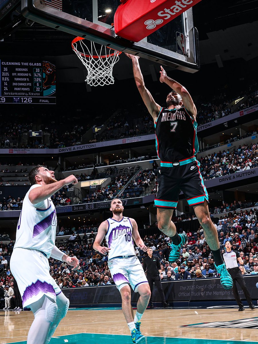 𝐖𝐨𝐫𝐤 𝐭𝐨 𝐝𝐨 𝐢𝐧 𝐭𝐡𝐞 𝐟𝐢𝐧𝐚𝐥 𝟏𝟐 🐻
📺 @FDSN_Grizzlies
END Q3 | MEM 97, UTA 103