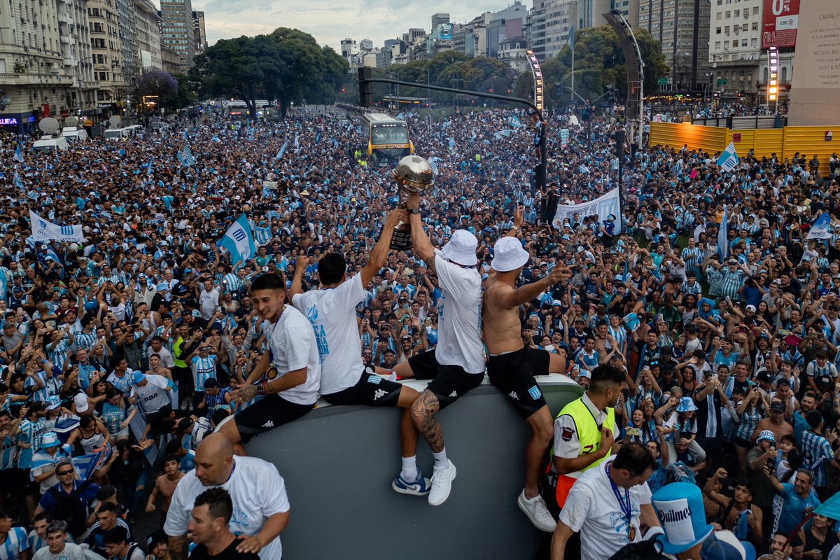 HOY. MAS JUNTOS QUE NUNCA.

VAMOS POR LA GLORIA ACADEMIA!