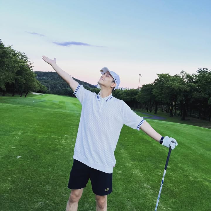 notesofdirga's tweet image. 📍𝐑𝐨𝐲𝐚𝐥𝐞 𝐉𝐚𝐤𝐚𝐫𝐭𝐚 𝐆𝐨𝐥𝐟 𝐂𝐥𝐮𝐛

Breathe in, swing slow, let the day unfold 🌿⛳