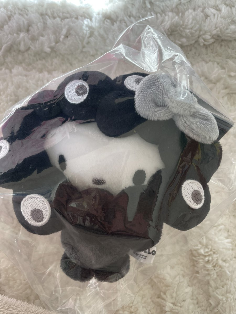 yuiteen85's tweet photo. 万博 サンリオ ミャクミャク 
黒 ブラック 黒ミャク モノクロ　交換

【譲】モノクロ　キティBC

【求】モノクロ　ポチャッコBC

郵送交換して頂ける方、お声かけよろしくお願いします⑅︎◡̈︎* https://t.co/137HjsQcVL