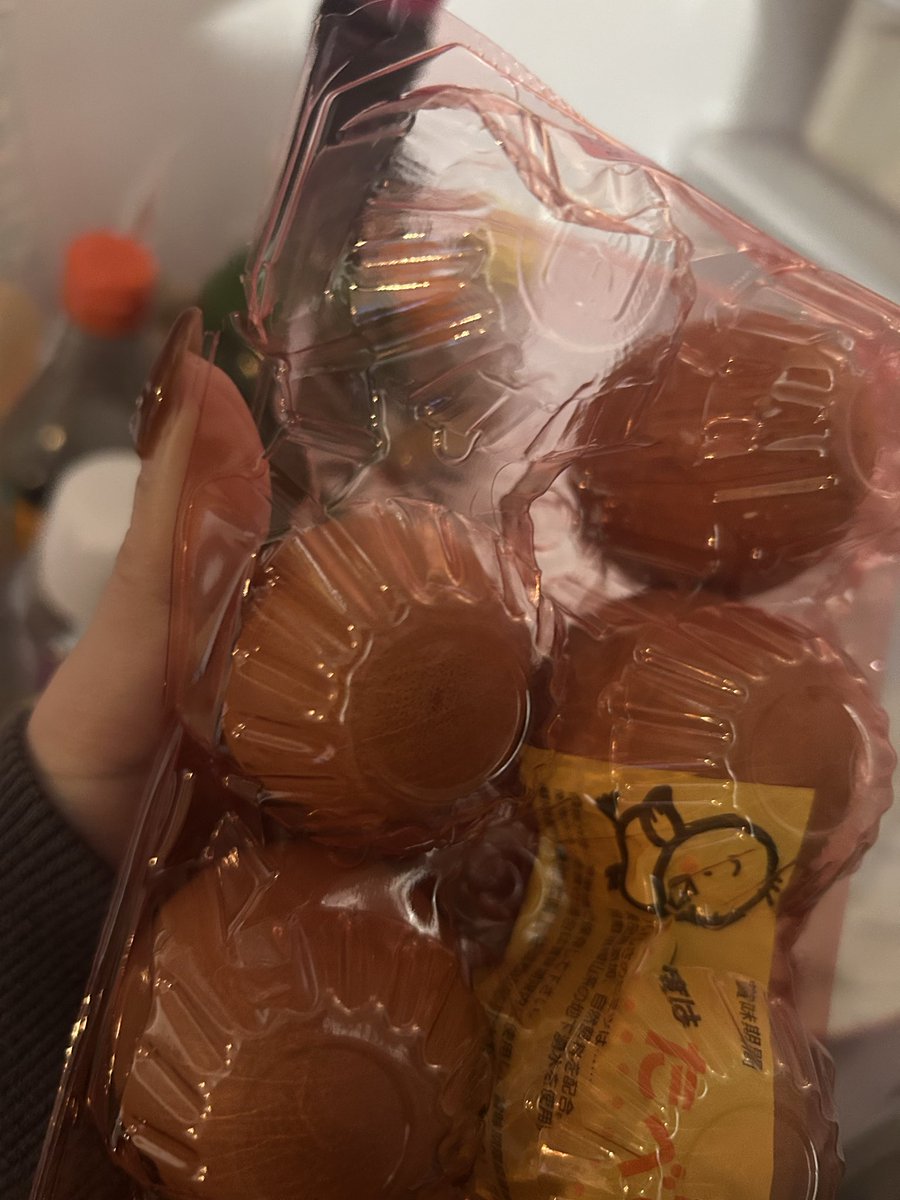songpu103's tweet photo. 理解できないけど諦めて慣れつつあること

①空の卵受けを捨てようと思わない
②1個使えればいいだけの開封方法
③家でイカを干される https://t.co/UO796XxVTm