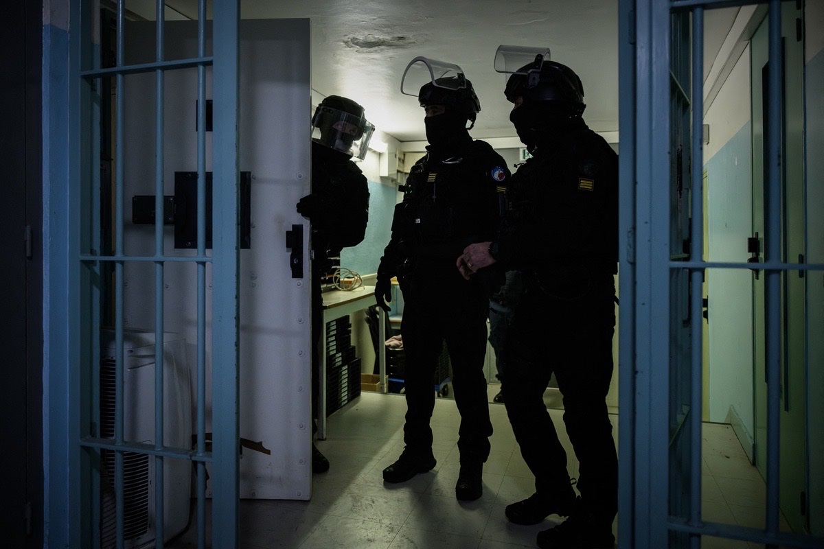 CerfiaFR's tweet photo. 🇫🇷⛓️‍💥👮 FLASH | Un prisonnier coûte en moyenne 128€/jour pour la société. Une proposition de loi visant à faire participer les prisonniers au financement de leurs frais a été déposée à l’Assemblée nationale. https://t.co/u88Y5Pgxgj