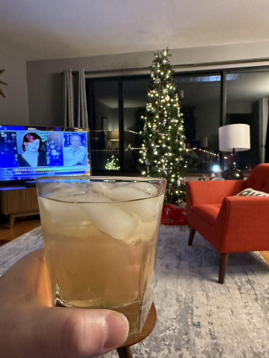 mattgilblezy's tweet photo. Happy Friday! #MinonsHappyHour #GingerBeer https://t.co/Gxy3syeTJv