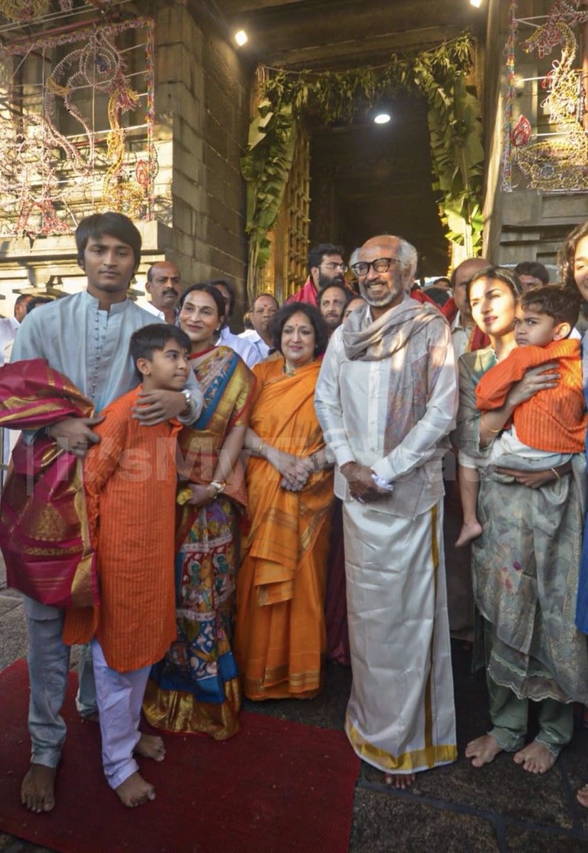 #SuperstarRajinikanth with family at Tirumala Tirupathi ❤️

#PadayappaReRelease | #Padayappa | #HBDSuperstarRajinikanth