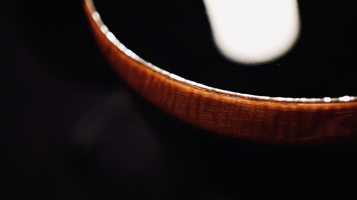 kkkzzzyyy's tweet image. 「大人の黒」をテーマに、自身が監修したアコースティックギター、

【Merida Extrema RAVEN】

あまりにもカッコよく仕上がってしまい、動画公開まで待てず……
ほんの少しだけ、先にご紹介させてください😆

RAVENという名はワタリガラスに由来します。…