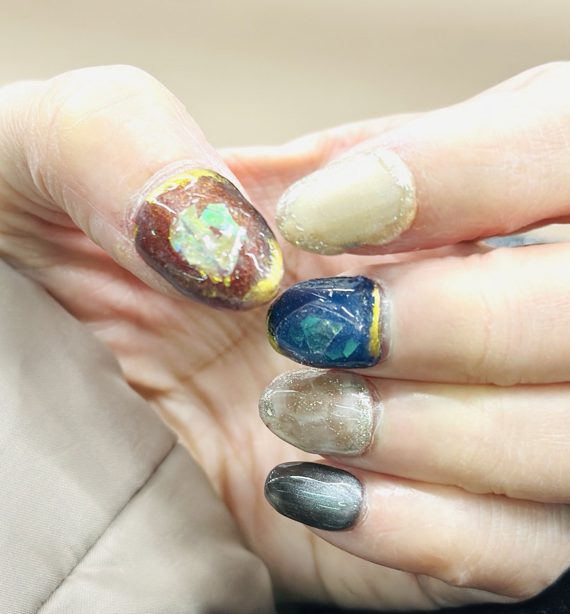 週末のネイルチップ きっとどこかで取れちゃうから記念写真 キラキラ 週末のネイルチップ きっとどこかで取れちゃうから記念写真 キラキラ