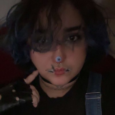 DumPotat0e's tweet photo. #NewProfilePic I WENT TO A SET IT OFF CONCERT LAST WEEKEND THIS WAS MY LOOK🫶 i love set it off so much i actually tried going into the mosh pit and fucked up my ankle BUT it was beyond worth it the show was still amazing from the floor @SetItOff https://t.co/2mFF72d9Fd