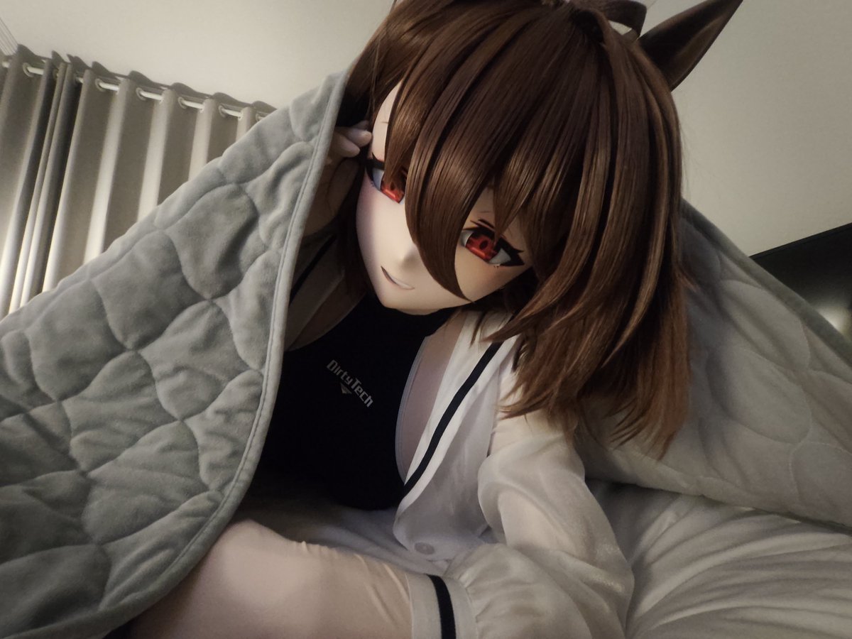 tooru948's tweet photo. 「速子与训练员，夜晚的因子研究
タキオンとトレーナー、夜の因子研究」

#着ぐるみ ＃kigurumi #ウマ娘 #アグネスタキオン https://t.co/kmPz5HOeE3