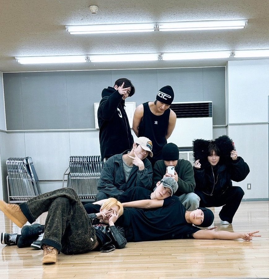 WOOYOUNG about ATEEZ's close relationship:

💬 WOOYOUNG said that ATEEZ's relationship and team work is becoming even stronger after even after 7 years.

🐈‍⬛💬 "We talk to each other a lot. Of course we had a good fun with each other and talked a lot in the past too, but there