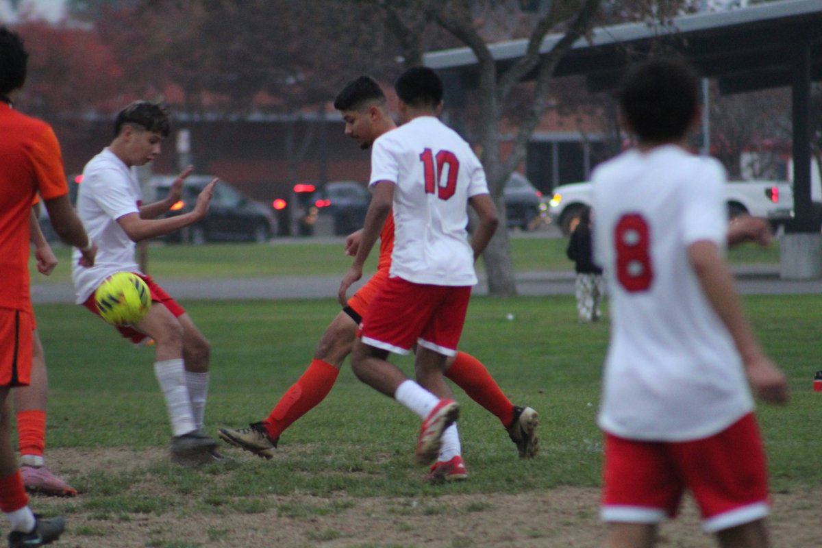 ALMSeditor1's tweet image. On December 11th, the Merced Bears hosted the Ceres Bulldogs in a preseason matchup. The Bears jumped out to a big lead, but the Bulldogs fought back. Go to the link below to read about the game. #cereshigh #highschoolsoccer #bearssoccer 
averagelocalmedia.com/news/ceres-com…