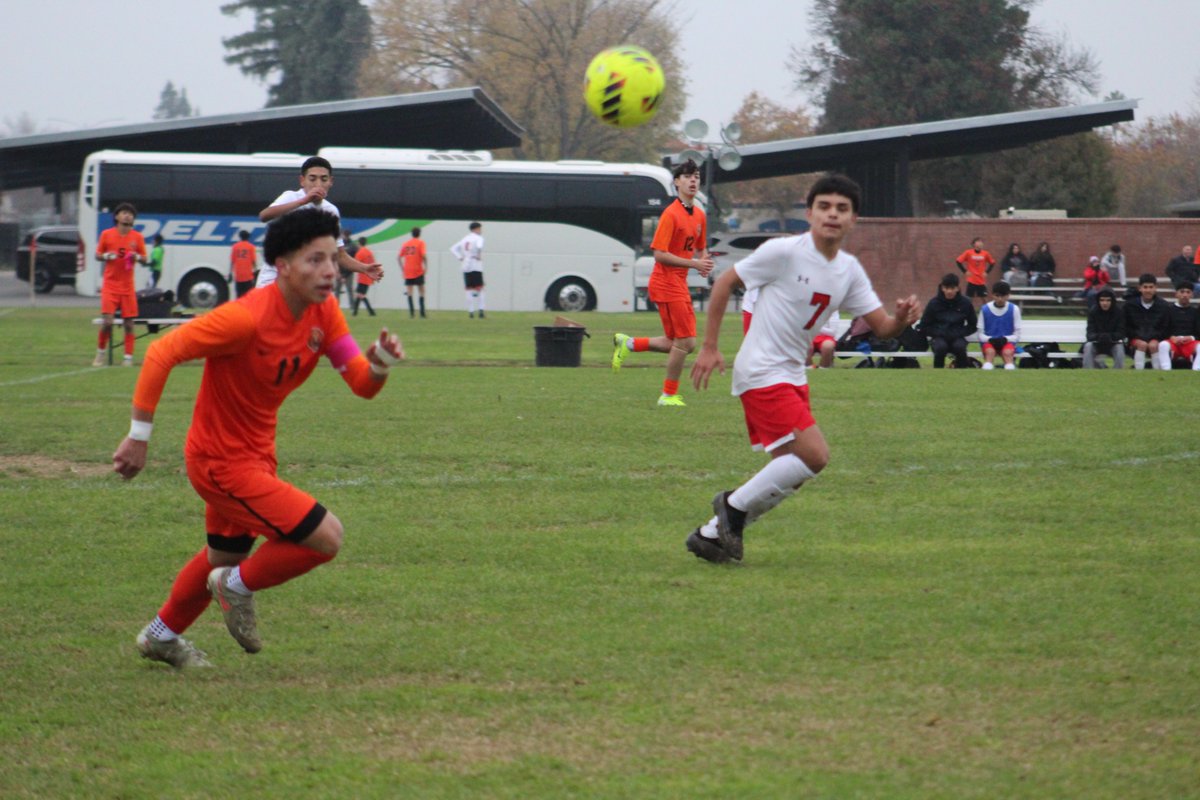 ALMSeditor1's tweet image. On December 11th, the Merced Bears hosted the Ceres Bulldogs in a preseason matchup. The Bears jumped out to a big lead, but the Bulldogs fought back. Go to the link below to read about the game. #cereshigh #highschoolsoccer #bearssoccer 
averagelocalmedia.com/news/ceres-com…
