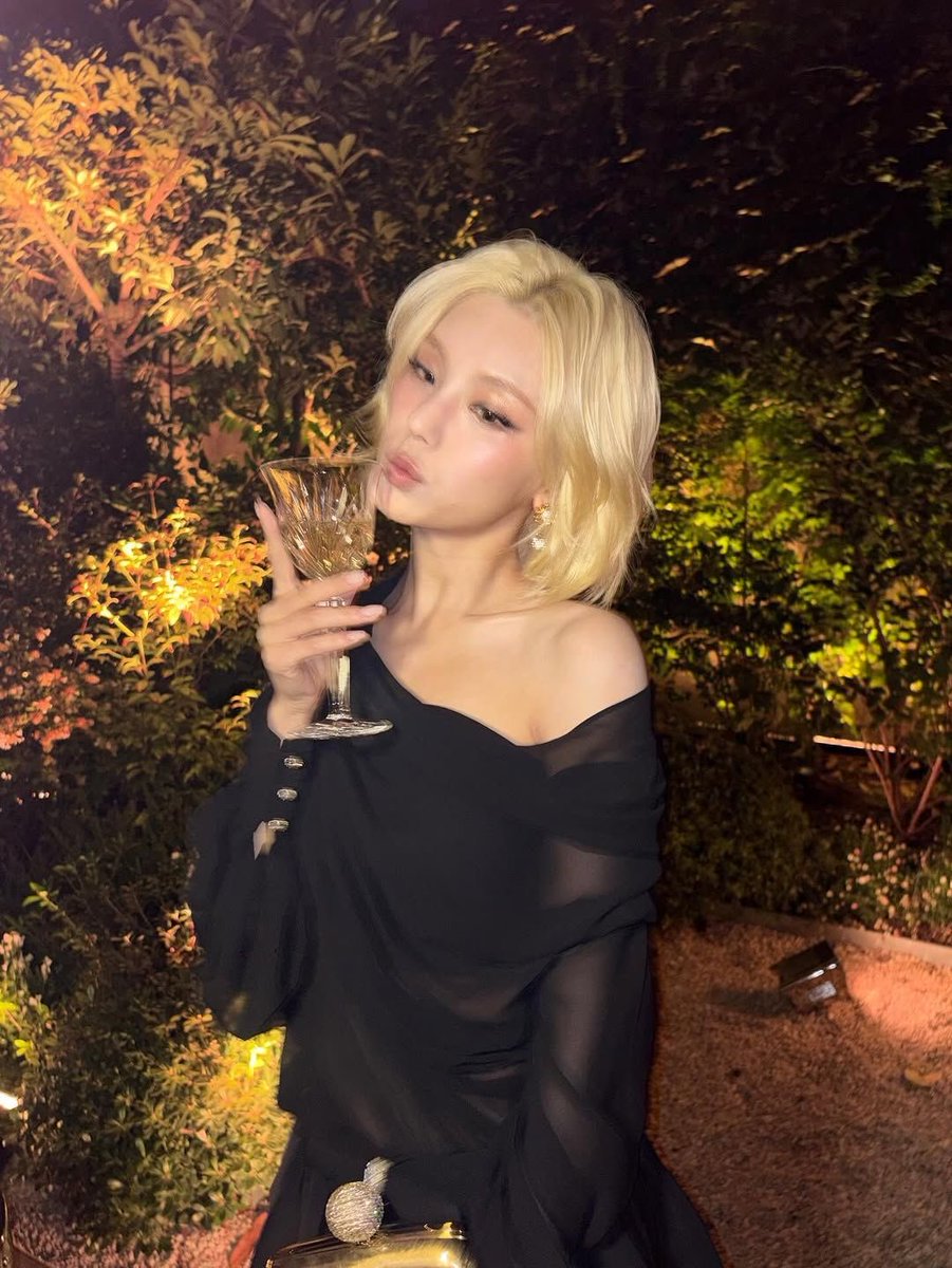 🚨📰| atrasada?, SIM!, mas mig chega belíssima no after do midzy awards comemorando sua vitória perfe! 🗣️🗣️

#MIDZYAWARDS #MIDZY #MIG #미그