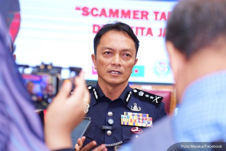 The woman who claimed her husband was wrongly shot by police in Durian Tunggal has 10 prior criminal records dating back to 2012, including vehicle theft, robbery and attempted murder.

Melaka police chief Dzulkhairi Mukhtar also revealed that she was not the man's wife, but the