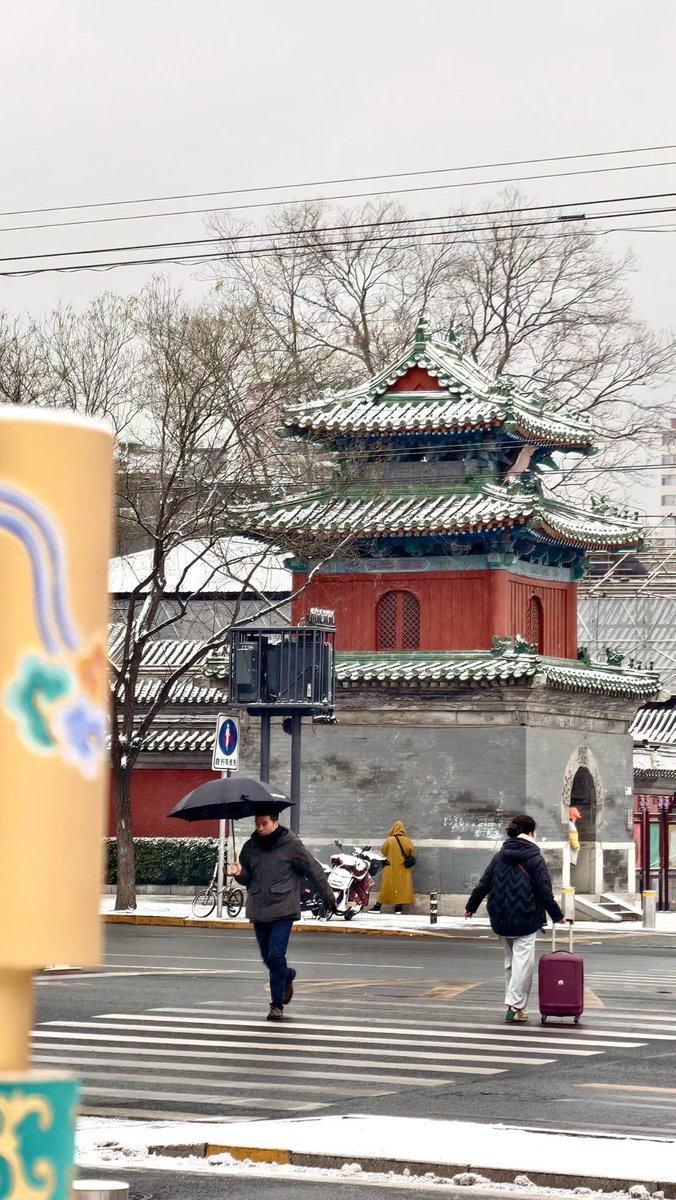 北京的朋友拍的初雪❄️