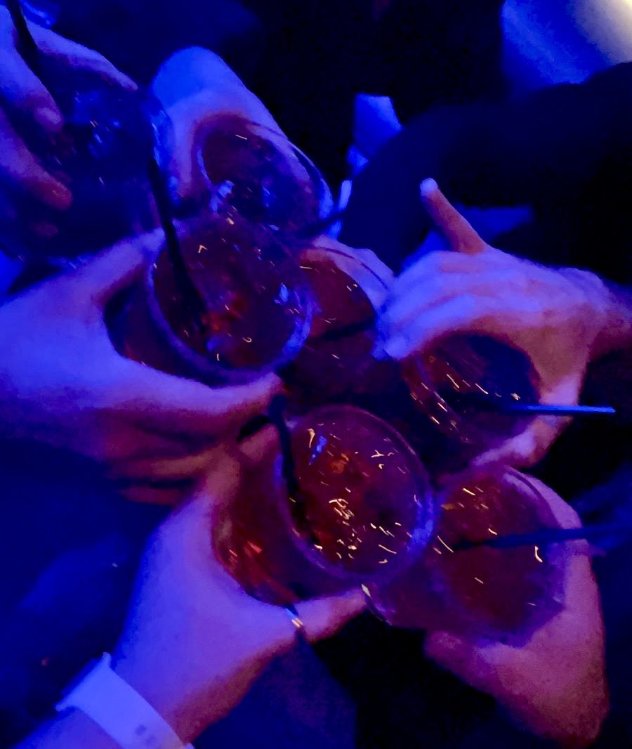 Se les desea 💭 un excelente 👍 fin de semana. ¡Salud 🥂 y saludos 👋!

#buenasvibras #goodvibes #findesemana #weekend