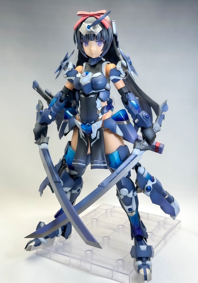 グランデマガツキ 完成！✨

今回のテーマはグラデーション。クリアパーツや装甲も見て分かるくらいしっかりと入れてみました。
少し組み替えてスタイリッシュに！
とてもかっこ可愛く仕上がりました🫶