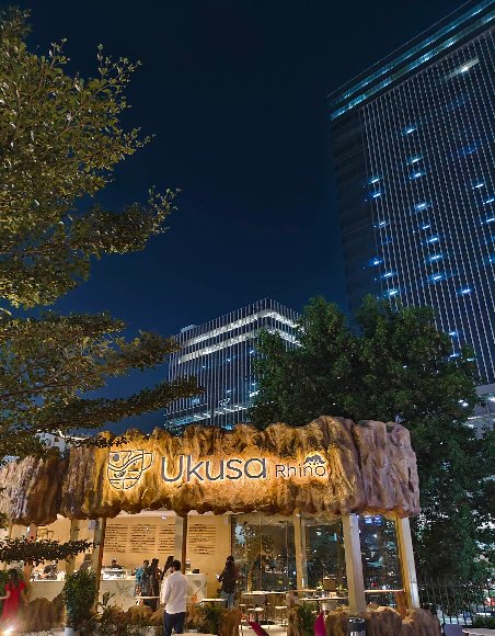 ChennuSridhar's tweet image. New cafe in the heart of #HITECCity 

#UkusaRhino Cafe,  owned by national-level racer Sandeep Nadimpalli

Features outdoor seating with a big screen to watch F1 races and IPL matches

📷 : Mohan pathina/sandeep