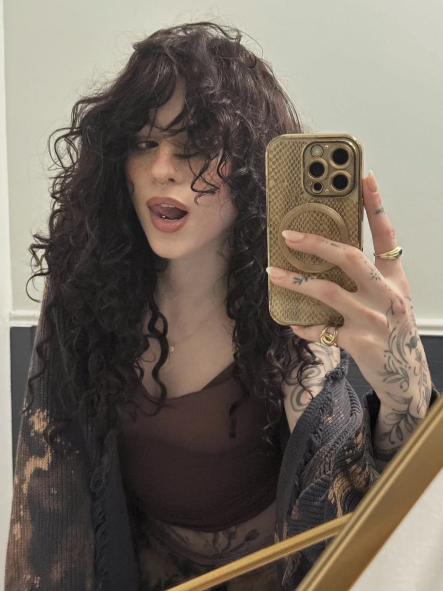 : 𝒮𝑒𝒾𝓇𝒶 : tweet media