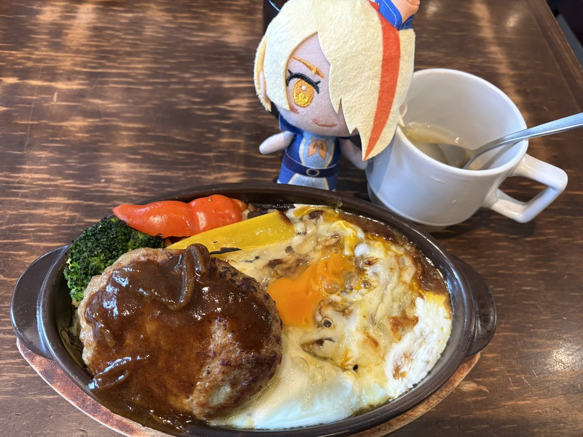 無事に物販購入&amp;スタンプラリー終わってお昼ご飯😊