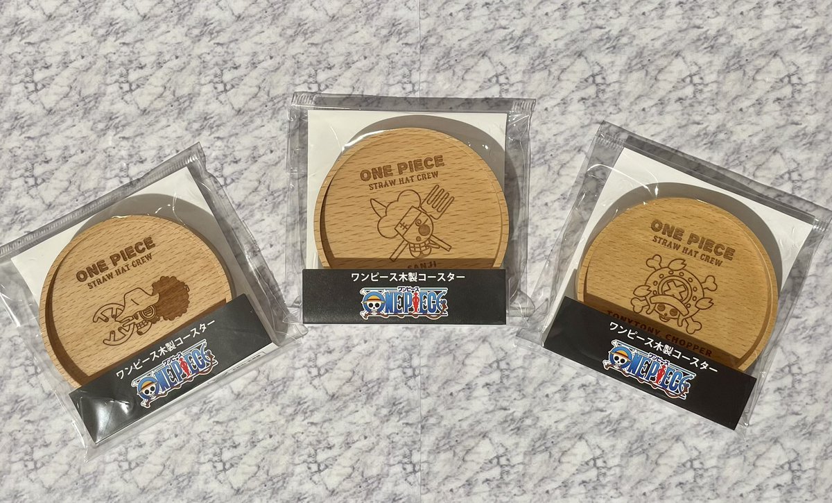 再入荷】 ワンピース 木製コースター ルフィ/ゾロ/ナミ/ウソップ