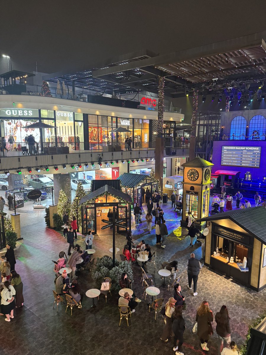 O Century City Mall é, simplesmente, o melhor shopping da Califórnia, e nem se compara aos outros.
Meus parabéns à ric