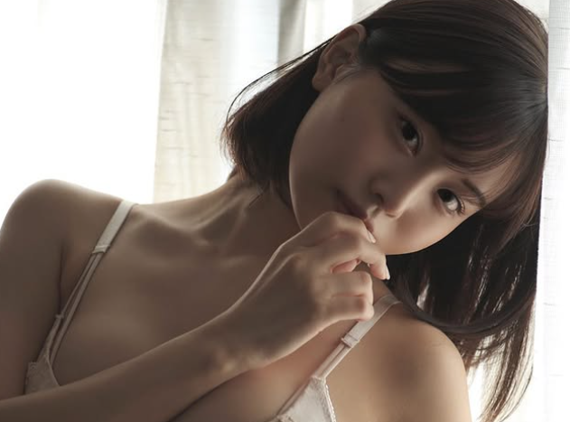 ytranking's tweet photo. 加藤純一と不倫したセクシー女優・本郷愛、活動休止のまま引退が決定

昨年9月、ロサンゼルス不倫旅行疑惑が噴出。双方が関係を認め、本郷は活動を休止していました。
その後、加藤は今年4月に離婚を発表しています

▼記事
https://t.co/UyS0TMOucb https://t.co/fUBs7ZBA8Q