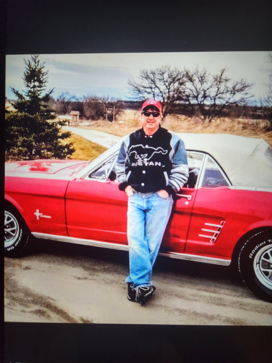 Snake bit (@laboomba1234) on Twitter photo 