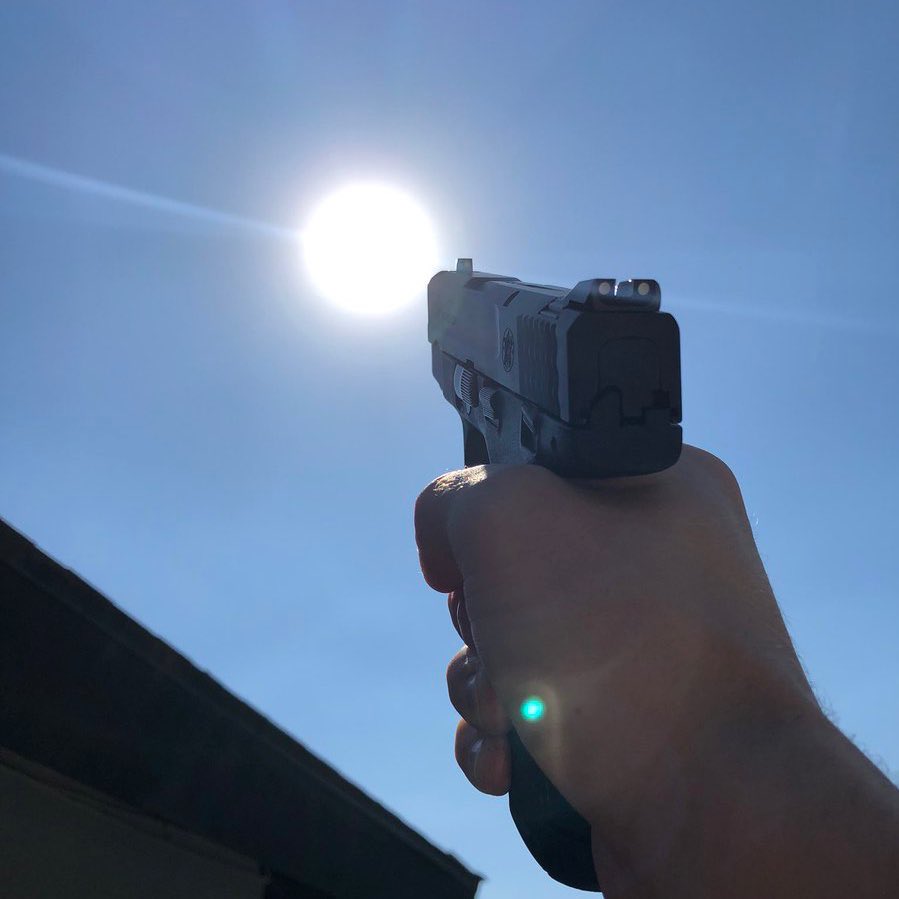 twentwoo's tweet photo. is the sun bothering you my angel? https://t.co/4KDYHbTQBG