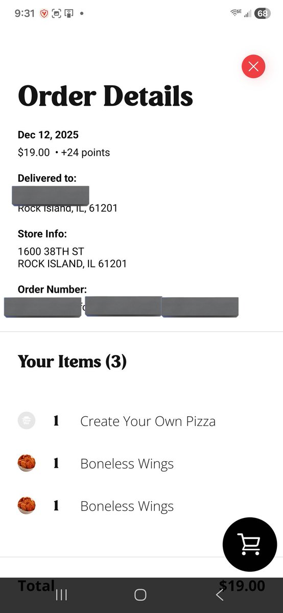 IronFist1995's tweet photo. @pizzahut yall need to fix your computer systems and fire the rude general manager at the Rock Island Illinois store. I ordered using a promo code given to me by @pizzahut, and my order total came out to $19. The driver arrived, and said my order total is $34 something. https://t.co/BYrrApGrXP