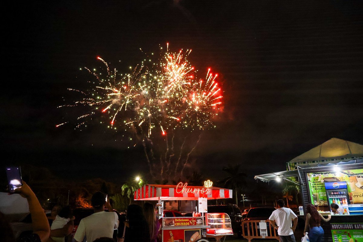 Visítanos del 12 al 22 de diciembre y vive la Navidad apoyando el talento local. 🙌🏻🎄

#Navidad #BazarNavideño #Expocentro #BDS