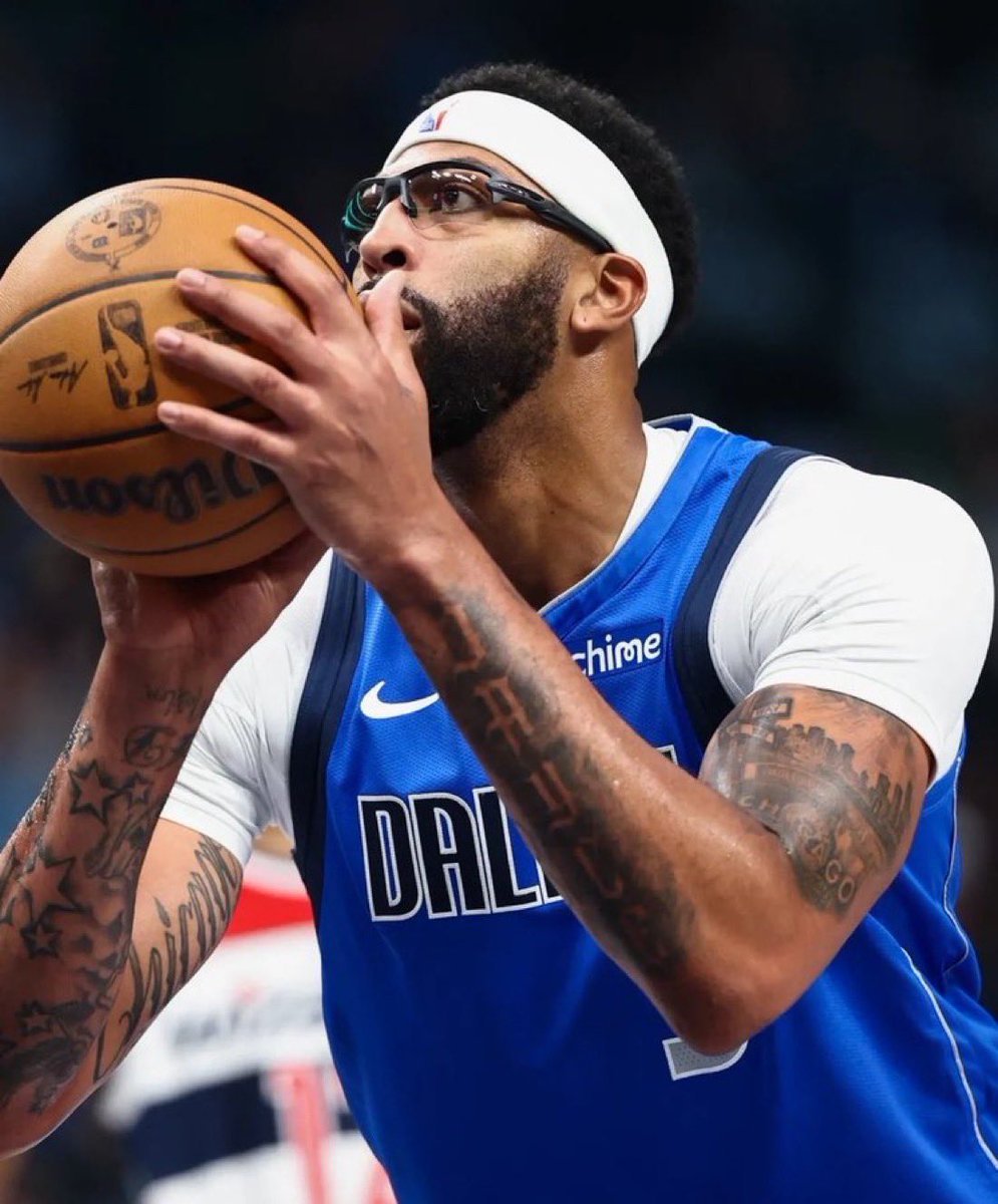 Anthony Davis in the last 5 games:

20.8 PPG
12.0 RPG
3.8 APG
3.4 BPG + SPG
51/40/63%
29.6 MPG

The Mavericks are 4-1 in that span.