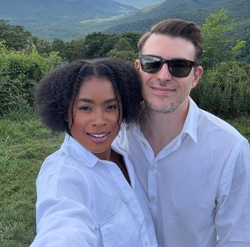 Lavish Living tweet media