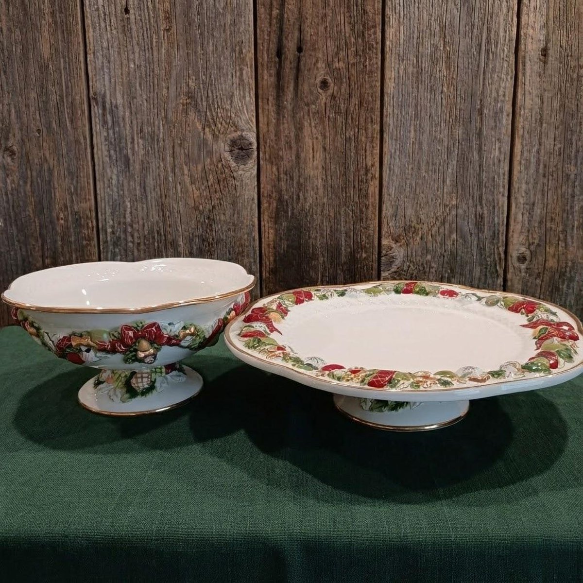 RetroRecollec's tweet photo. https://t.co/BgrG9dcLfi Waterford Holiday Heirloom 10" Footed Bowl or 13" Pedestal Cake Plate/Platter #WaterfordChina #HolidayHeirloom #FootedBowl #pedestalPlate #cakePlate #wiseshopper https://t.co/AyEnO05OLA
