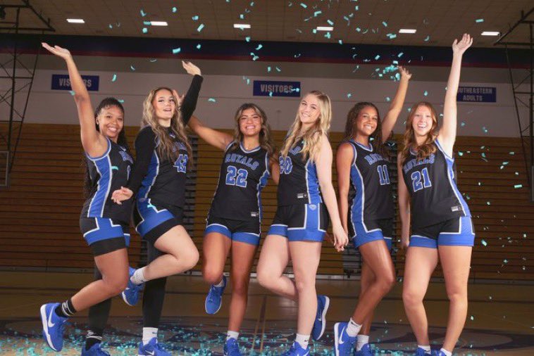 KaylaStidham's tweet image. W vs Avon #SeniorNight  #HCC
@HSEGirlsBball #DoubleDouble