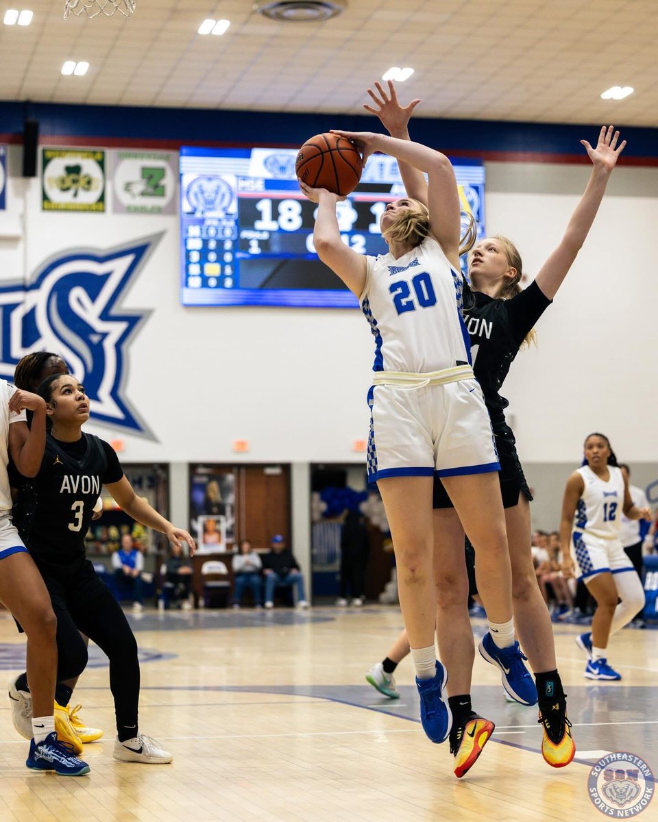 KaylaStidham's tweet image. W vs Avon #SeniorNight  #HCC
@HSEGirlsBball #DoubleDouble