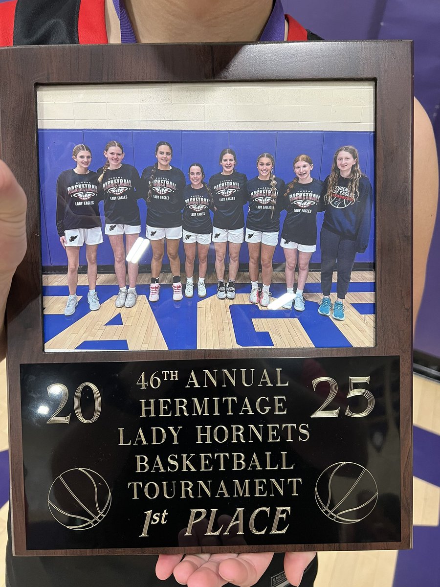 coachallen101's tweet image. HSG: Hermitage Tourney Championship
Eugene - 53
Wheatland - 48
Ryleigh Kliethermes w 19
Ayla Graham w 15 &amp;amp; 9 reb
Ava Acklie w 14
5-2. #BeTheOne #MoPreps
@scoreboardguy @RodKRCG13 @PGHMissouri