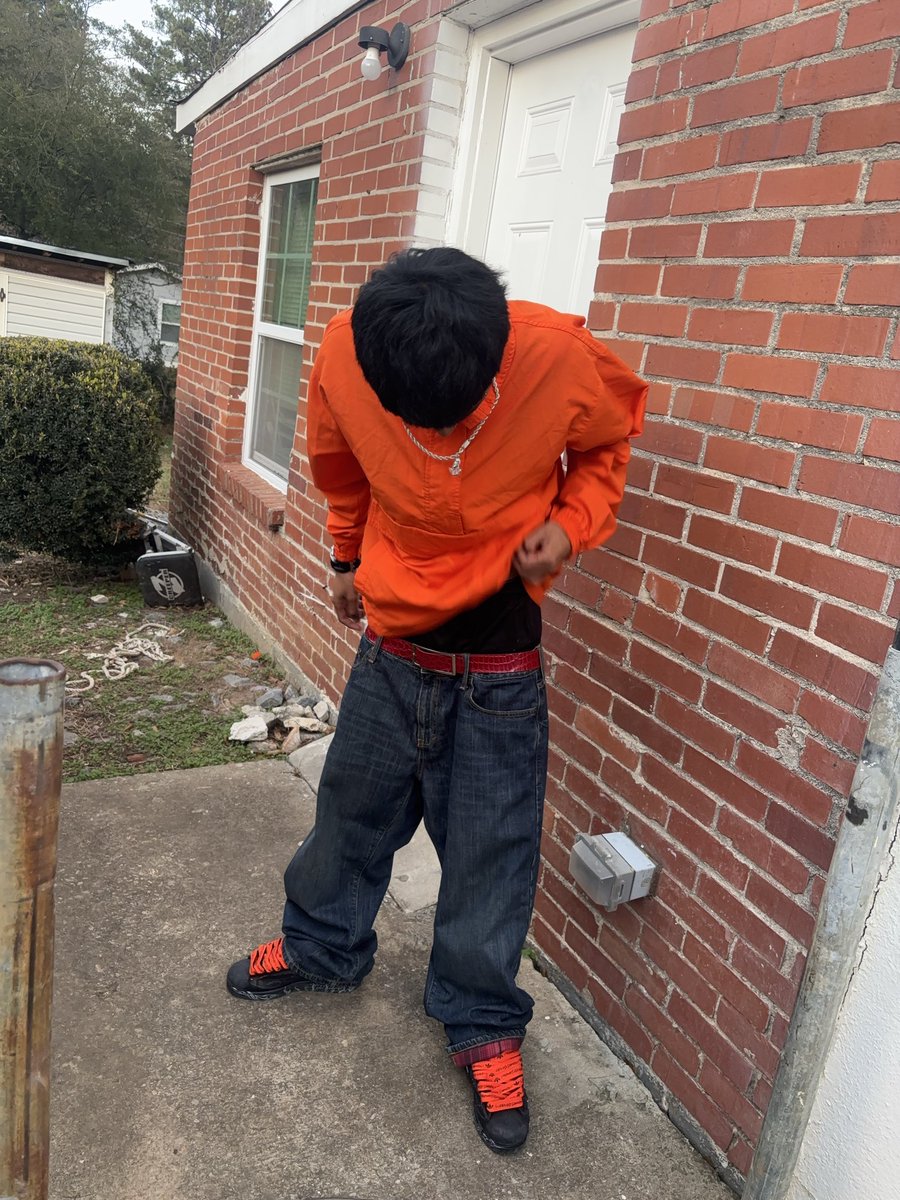 IrvinVlone's tweet photo. they don’t fw me cause i ain’t popping
#streetwear #sstvi #fashion #hellstar #adidas https://t.co/FHK3Da571L