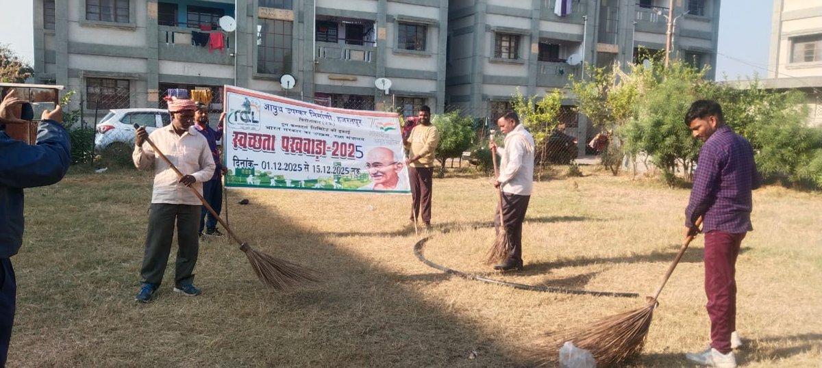 Day '11' of Swachhta Pakhwada 2025 OEFHz, a unit of Troop Comforts Ltd. Cleanliness drives in the public places like shopping complexes, children park township of all the attached/Subordinate offices and DPSUs.
#SwachhtPakhwada