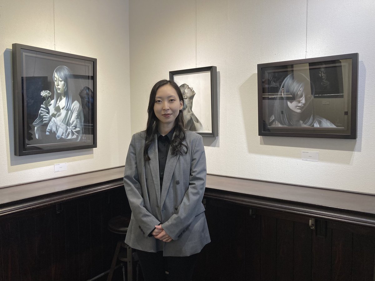 尾崎里樺 油彩画展 
本日(13日)最終日 17時まで、作家在廊中です。
 
●1998年 埼玉県生まれ　
●2020年 女子美術大学短期大学部専攻科造形専攻卒業
●2022年 個展 (美岳画廊)　 ●2025年 neo・マチエ―ル展(大丸東京店)
 
オンラインショップ
g-mitakeshop.com