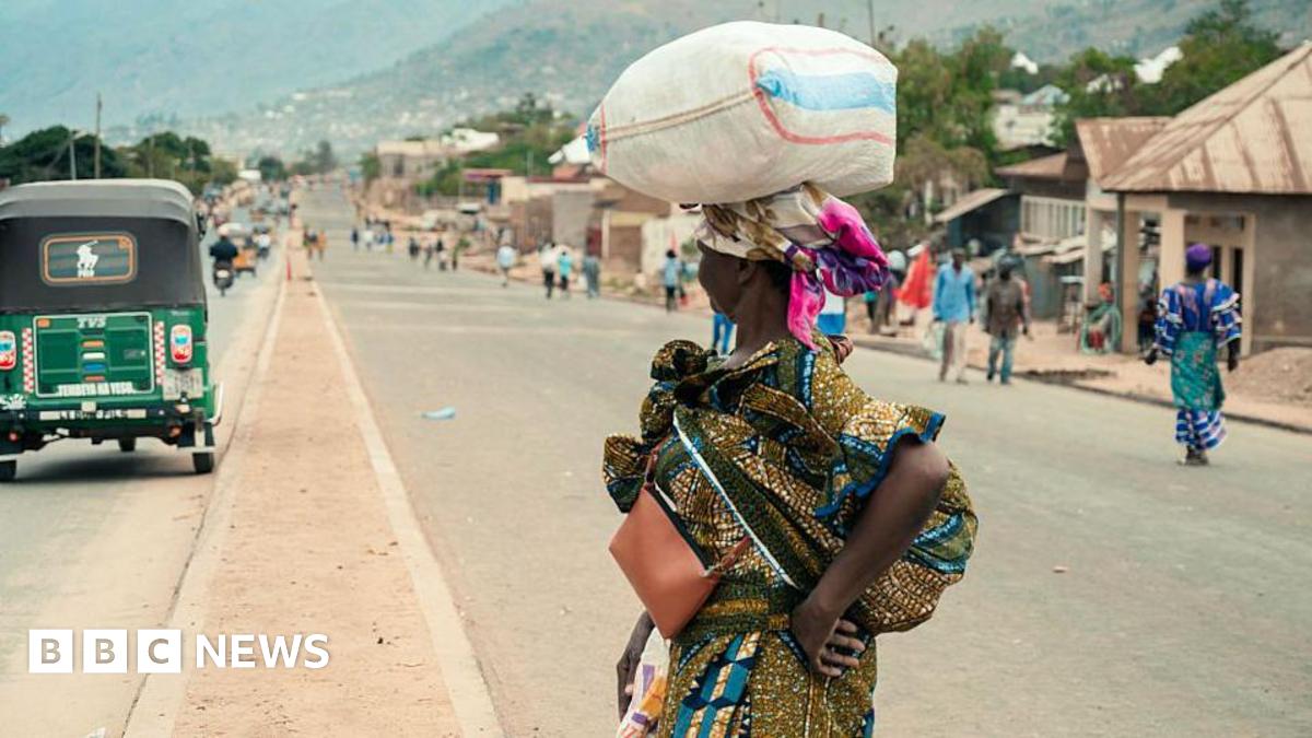 On n’a pas pris Uvira pour négocier.
On l’a prise pour libérer.
Pour que les marchés rouvrent sans racket.
Pour que les mamans rentrent sans peur.
Pour que plus jamais un enfant meure sous les bombes aveugles des FARDC.
Le Kivu entier respire enfin.